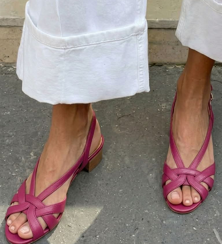 Lujzena – Sandále so slingbackom z kože s prekríženými remienkami a nízkym opätkom