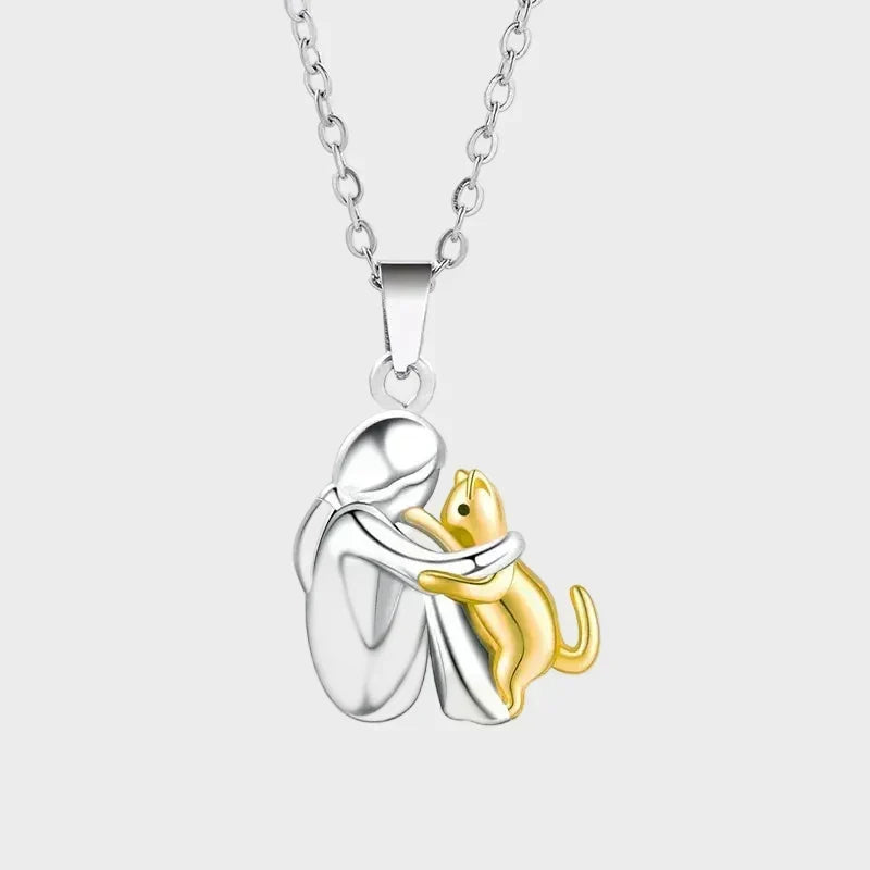Vasja – Náhrdelník s Medailónom Objatia Človeka a Mačky