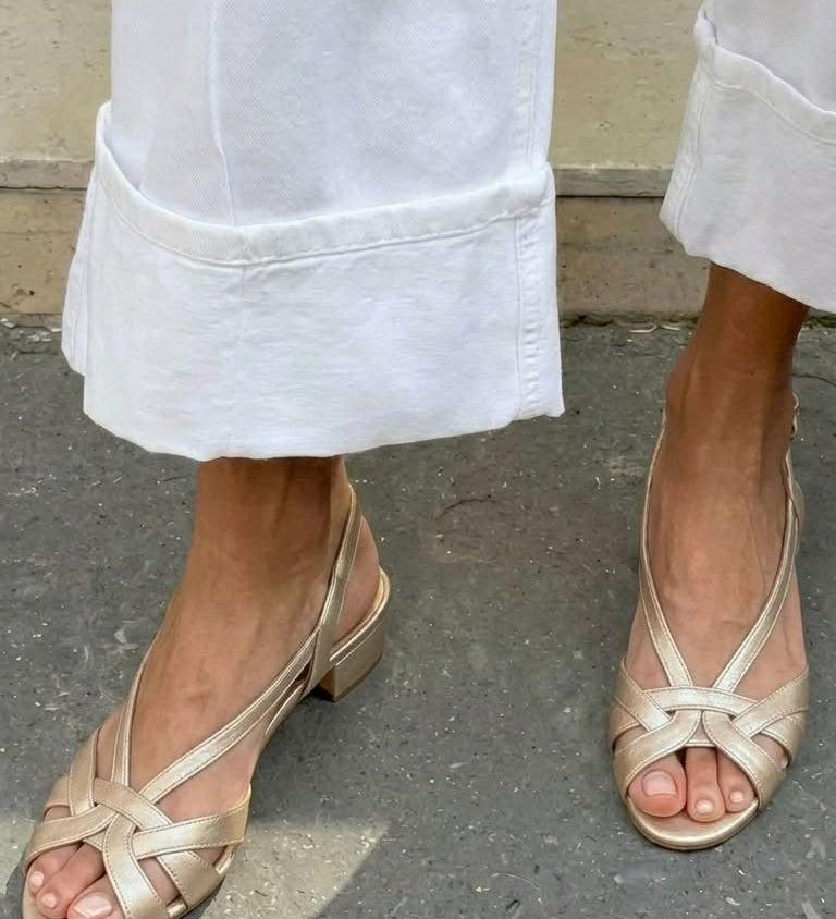 Lujzena – Sandále so slingbackom z kože s prekríženými remienkami a nízkym opätkom